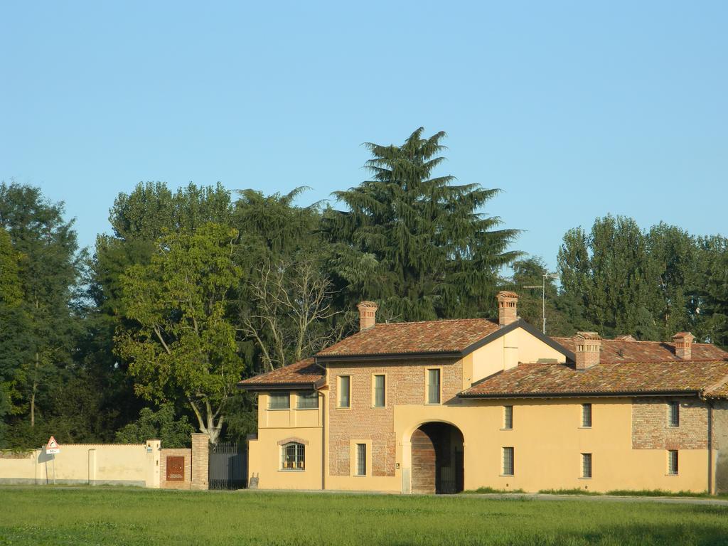 Gasthaus Agriturismo Cascina Pezzolo Lodi Exterior foto